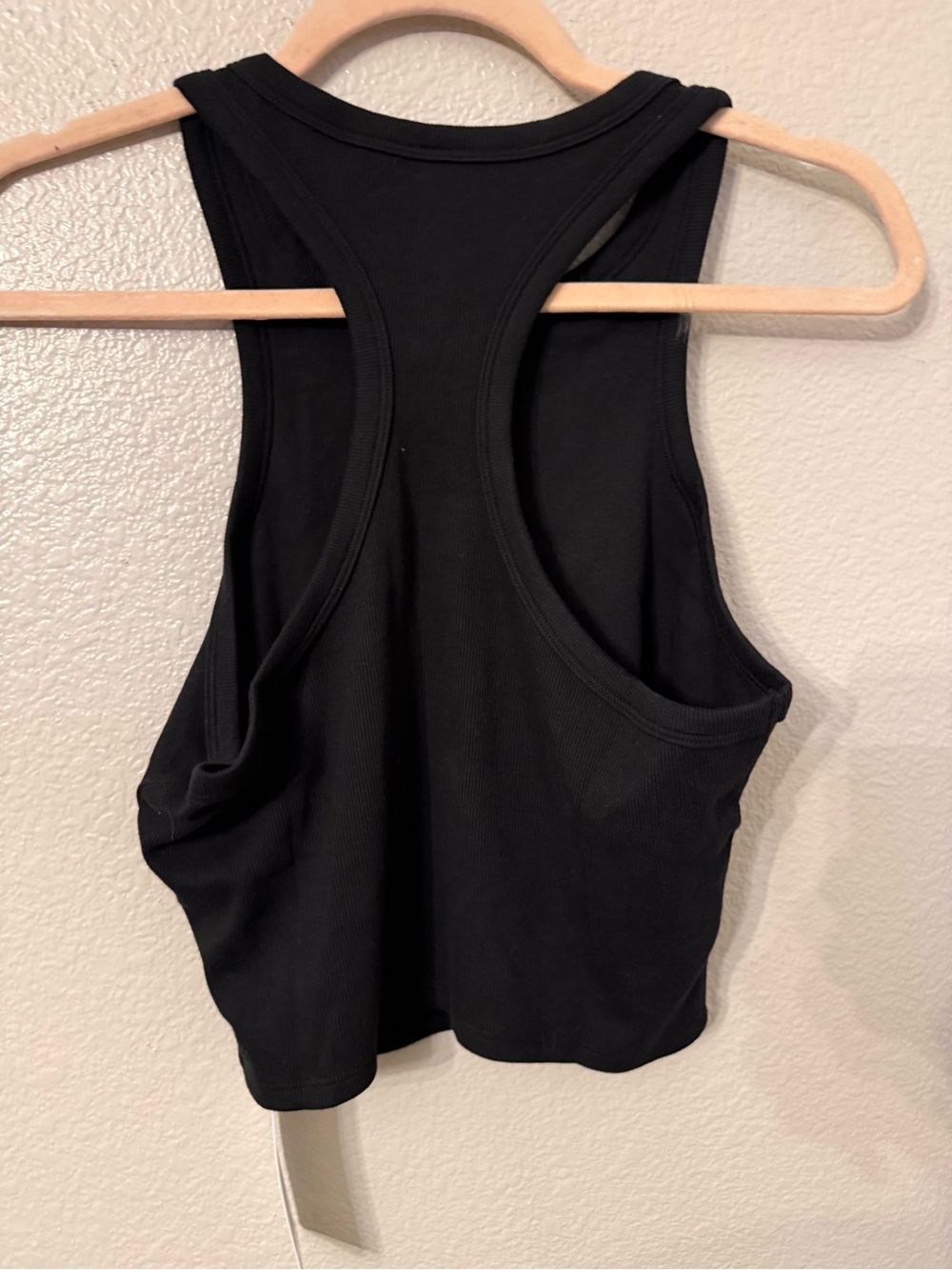 ALO Yoga Black Ribbed High-Neck Crop Tank - Picture 4 of 4